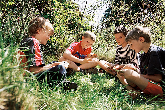 Kinder auf der Wiese