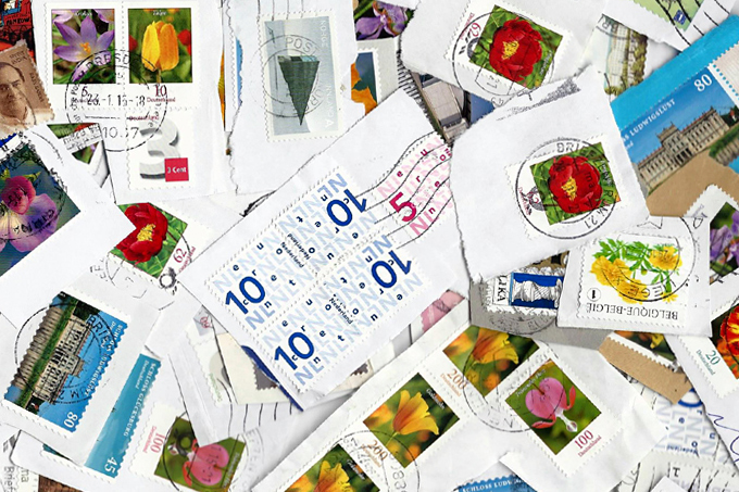 Alte Briefmarken für einen guten Zweck sammeln. - Foto: Bernd Ziesmer