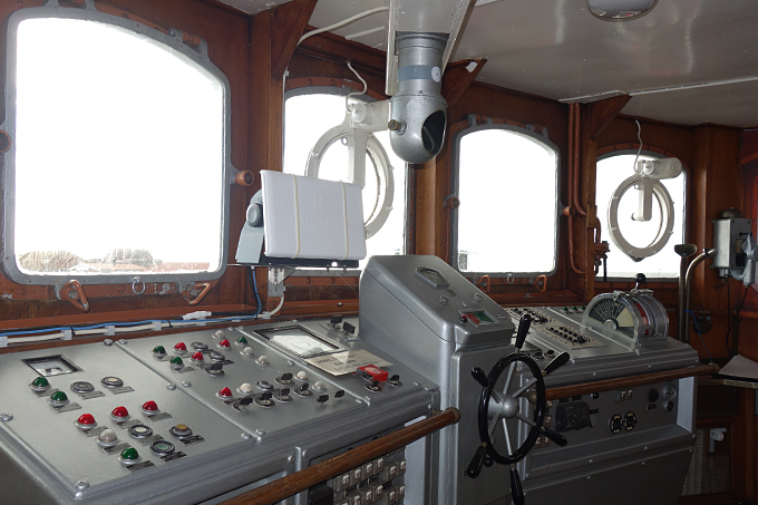 Nicht nur die Ausstellung über den Nationalpark Wattenmeer kann auf dem Feuerschiff besichtigt werden, sondern auch das Schiff selbst ist sehenswert. Hier ein Blick in die Brücke des Schiffs. - Foto: Yvonne Martin