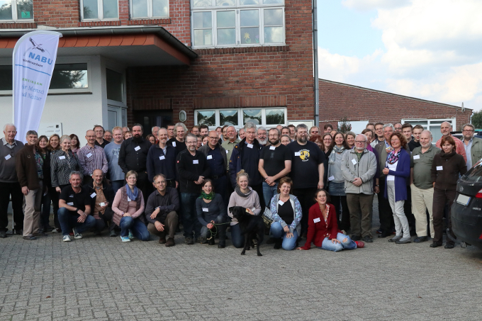 Gruppenfoto aller Teilnehmerinnen und Teilnehmer der 26. Fledermaustagung in Freren. - Foto: NABU Emsland Süd