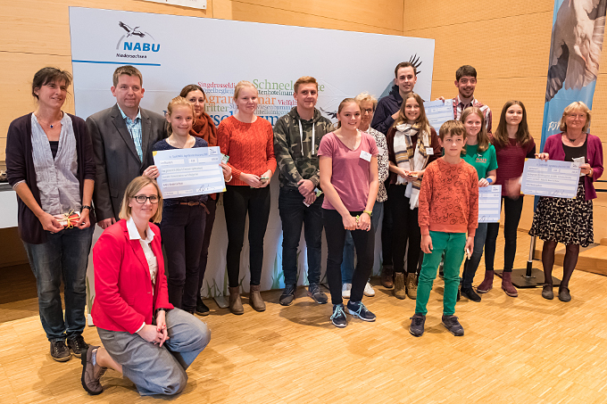 Engagierte junge Naturschützerinnen und Naturschützer wurden auf der LVV mit dem Dr. Fedor Strahl NABU-Jugendnaturschutzpreis geehrt.- Foto: Matthias Freter