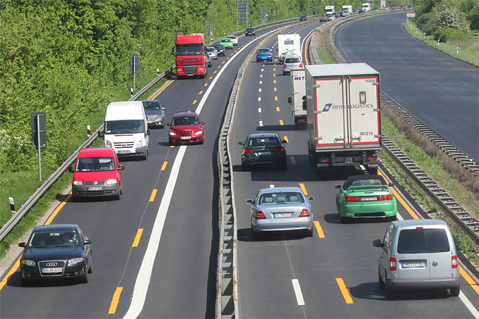 Der NABU fordert die Landesregierung auf, in zukunftsfähige Verkehrsträger statt Autobahnneubau zu investieren.- Foto: Helge May